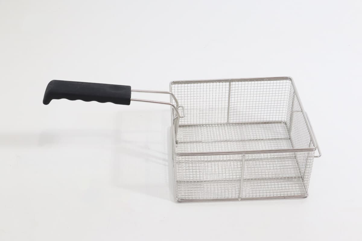 Friteuse 16 L sur meuble - panier complet