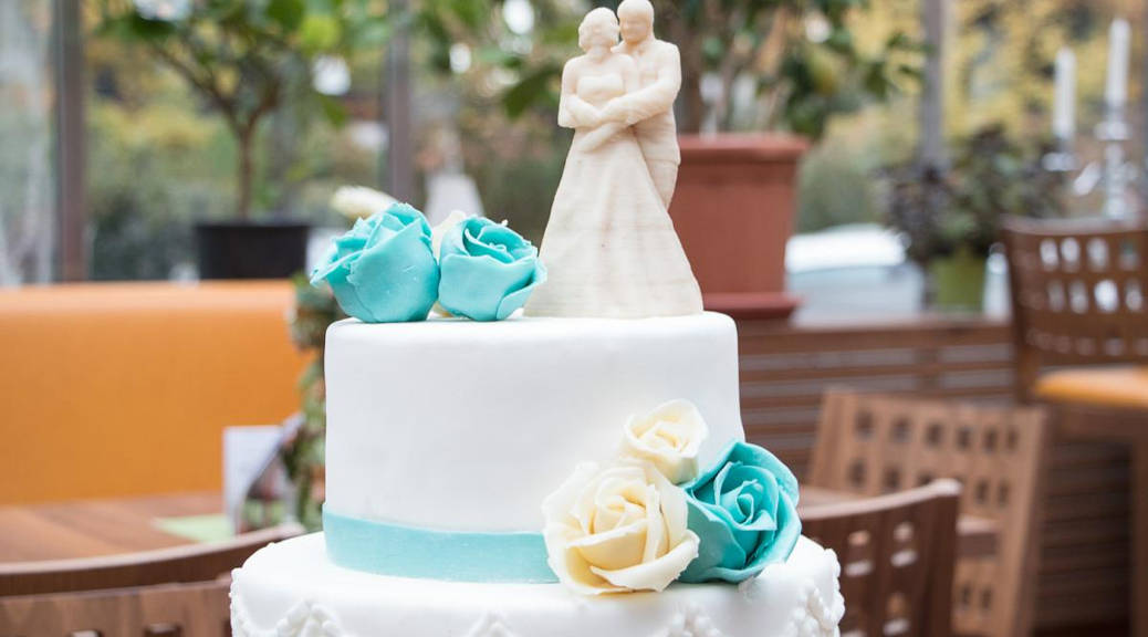 Procusini® | Couple sur gâteau mariage